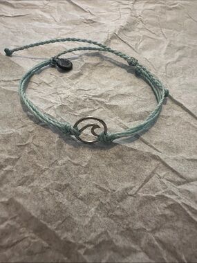 NWOT Pura Vida Wave Charm Braided Cord Bracelet Blue